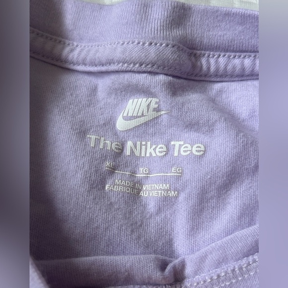 Nike Men's Purple Graphic T-Shirt - Picture 2 of 3